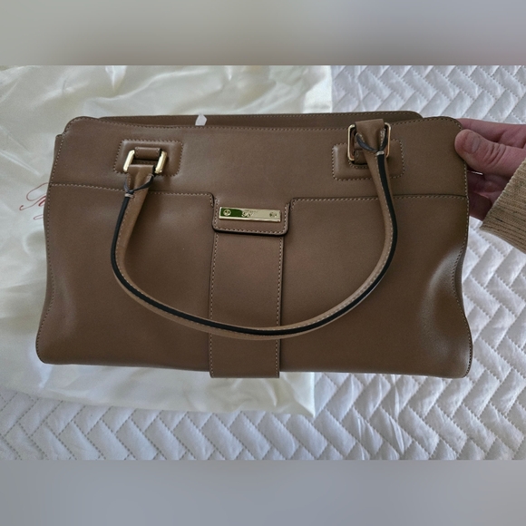 Roger Vivier EXCLUSIVE Small Retro Beige Satchel with Gold Buckle - Picture 3 of 15